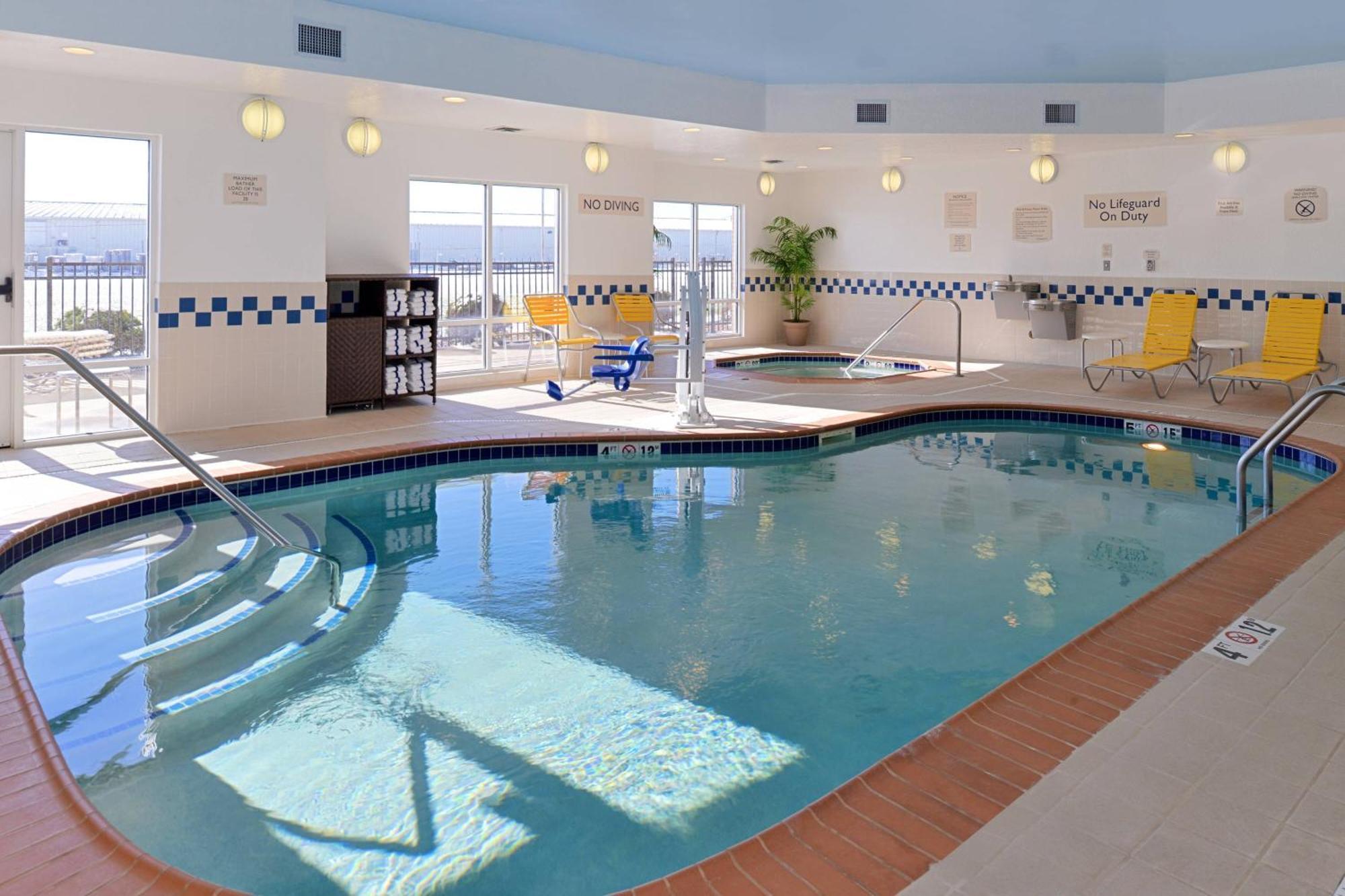 Fairfield Inn & Suites Блумінгтон Екстер'єр фото