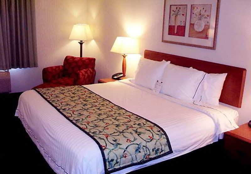 Fairfield Inn & Suites Блумінгтон Екстер'єр фото